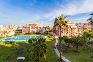 Bazén v ubytovaní Apartamento Torresol alebo v jeho blízkosti