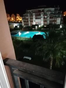 Bazén v ubytovaní Apartamento Torresol alebo v jeho blízkosti
