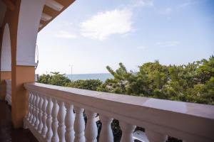 a balcony with a view of the ocean at Encantador apartamento in Cartagena de Indias