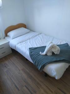 Łóżko lub łóżka w pokoju w obiekcie Karin House