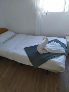 Łóżko lub łóżka w pokoju w obiekcie Karin House