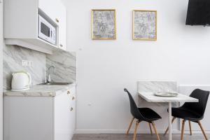 Kuchyňa alebo kuchynka v ubytovaní Delta Apartments Budapest