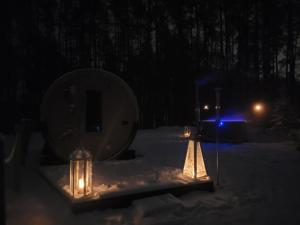 Agro Breza - dom z kominkiem 20 metrow od jeziora- sauna ogrodowa v zimě