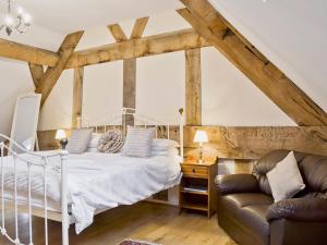 a bedroom with a bed and a couch at The Olde Granary - E4298 in Halston