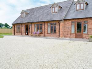 a house with a gravel driveway in front of it at The Granary in Tytherton Lucas