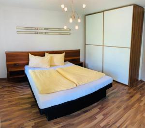 מיטה או מיטות בחדר ב-Bergurlaub Königsleiten