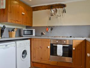 a kitchen with a stove and a dishwasher at The Pightl - 17627 in Castle Acre