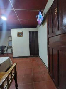 a room with a door and a room with a table at El Mirador in Juayúa