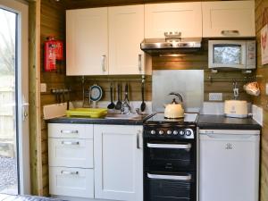 Mynd úr myndasafni af Treehouse Cabin í Westward