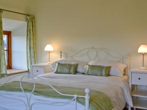 Postel nebo postele na pokoji v ubytování Felin Hedd - Peaceful Mill