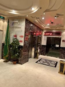 a lobby with a plant in the middle of a building at اوتاد الششة in Mecca