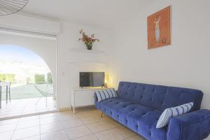 TV a/nebo společenská místnost v ubytování Appartement des 3 Couronnes - Welkeys