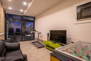 Posezení v ubytování Fantastic Kalkan Villa with heated infinity pool & amazing sea views