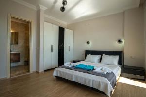 Postel nebo postele na pokoji v ubytování Fantastic Kalkan Villa with heated infinity pool & amazing sea views