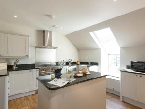 A kitchen or kitchenette at Property 1