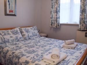 a bedroom with a bed with towels on it at Bowness Oaks in Bowness-on-Windermere
