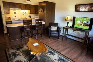 Η κουζίνα ή μικρή κουζίνα στο Elkhorn One Bedroom Condo with River View from Deck and Walking Distance to Estes Park - #3262