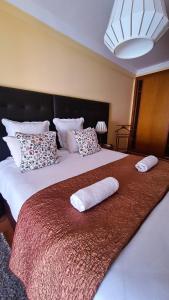 a bedroom with a large bed with two towels on it at DOWNTOWN-Guest House in Olhão