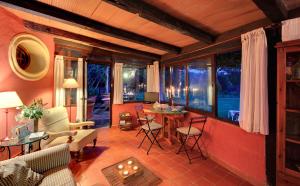 a living room with a table and chairs at Cortijo La Hoya in El Bujeo