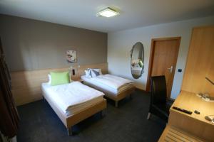 Postel nebo postele na pokoji v ubytování Hotel Restaurant Tychon AG