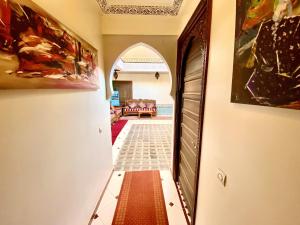 Postel nebo postele na pokoji v ubytování Riad Jibraile