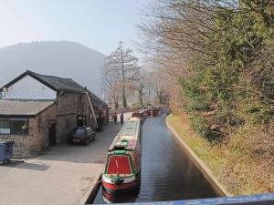 Gallery image of Fedwr Gog Cottage in Llangwm