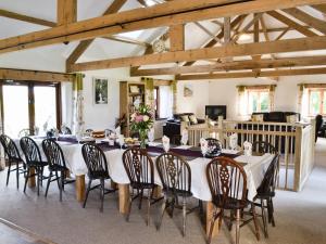 a dining room with a long table and chairs at The Place 2b in Tresmeer