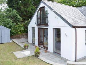 a white house with a balcony on top of it at The Old Smithy in Kea