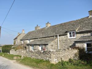 Langton MatraversにあるMulberry Cottage - 27905の石壁の古い石造家
