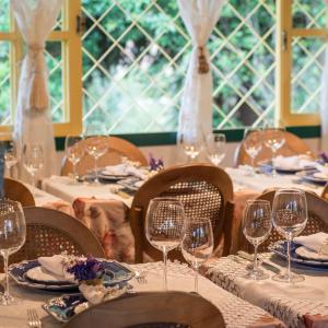 Um restaurante ou outro lugar para comer em Pousada Rabo do Lagarto