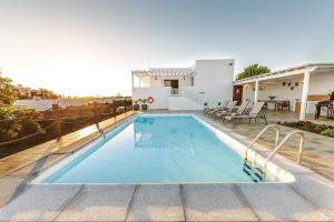 Bazén v ubytování Sea Moon Lanzarote nebo v jeho okolí