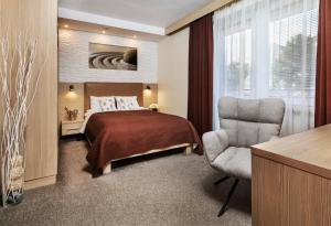 A bed or beds in a room at Apartamenty Czarny Kormoran