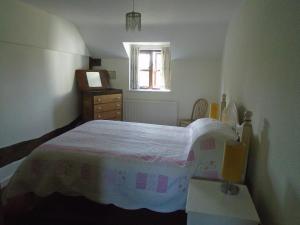 a small bedroom with a bed and a window at Whipple Tree Cottage in Cratfield