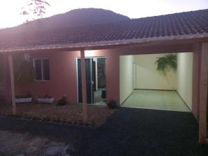 a small house with a red and white at Casa Bromélia - 2 Quartos in Pomerode