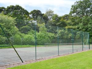 a tennis court with two tennis courts at The Gatehouse - Mvx in Belsay