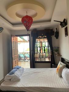 a bedroom with a bed and a chandelier at NGO KHANH Homestay in Tân Hiệp