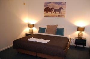 Ένα ή περισσότερα κρεβάτια σε δωμάτιο στο Calder Motel