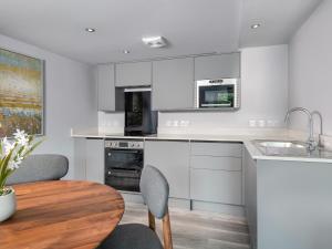 Kuchyň nebo kuchyňský kout v ubytování Apartment 1 Latrigg