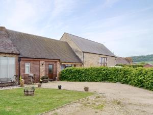 an exterior view of a house with a yard at The Lodge At The Granary in Alderton