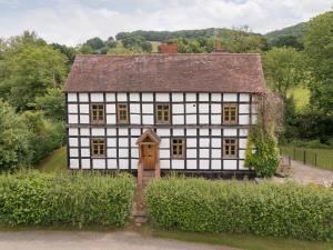 an old white house with a brown roof at Brook House in Mathon