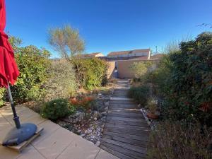 Foto dalla galleria di Villa T4 à Leucate avec Piscine, 7 pers, WIFI, Terrasse, Proche Plage et Commerces - FR-1-81-578 a Leucate