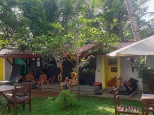 Gallery image of Plantation Surf Inn & Restaurant in Midigama