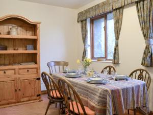 a dining room with a table and chairs at Erw Goed Hen Feudy in Arthog