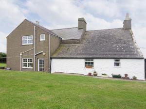 a large house with a green lawn in front of it at Y Gegin - Hw7701 in Abersoch