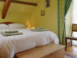 A bed or beds in a room at The Old Barn