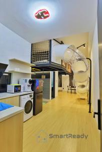 a kitchen with a stove and a dishwasher at Sunway GRID by SR Home in Kampong Pendas