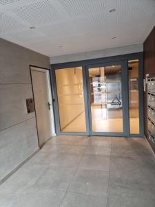 Fotografia z galérie ubytovania Loft climatisé parking gratuit 5min gare v destinácii Le Plessis-Bouchard