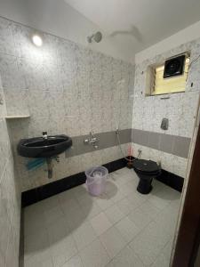 a bathroom with a sink and a toilet at Kaabo Hostel in Vagator
