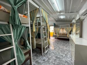 Voodi või voodid majutusasutuse Kaabo Hostel toas