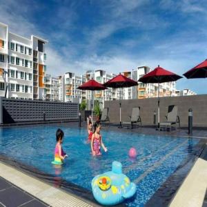 two children are playing in a swimming pool at Luxury UUC Homestay KKIP Telipok Kota Kinabalu in Kota Kinabalu